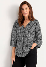 Lataa kuva Galleria-katseluun, V-kaula-aukkoinen, kudottu pusero