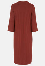 Lataa kuva Galleria-katseluun, Ribattu trikoomekko korkealla halkiolla