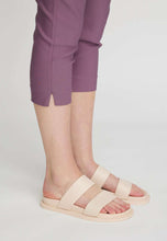 Lataa kuva Galleria-katseluun, Laurie Elizabeth Slim Capri