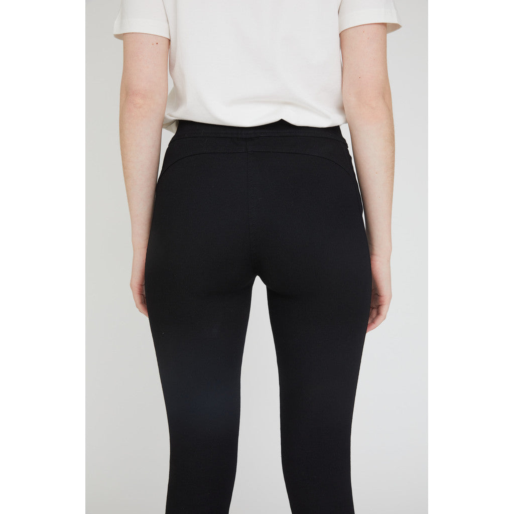 Laurie Serene Slim