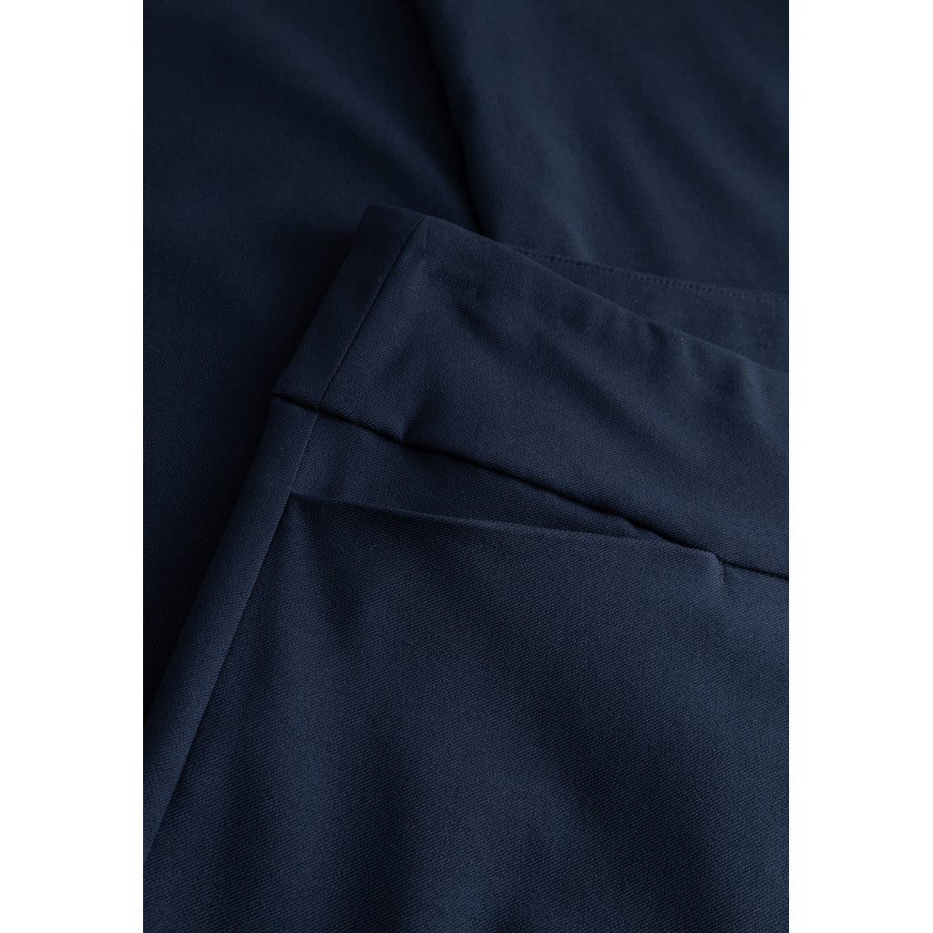 Laurie Thea straight  Navy