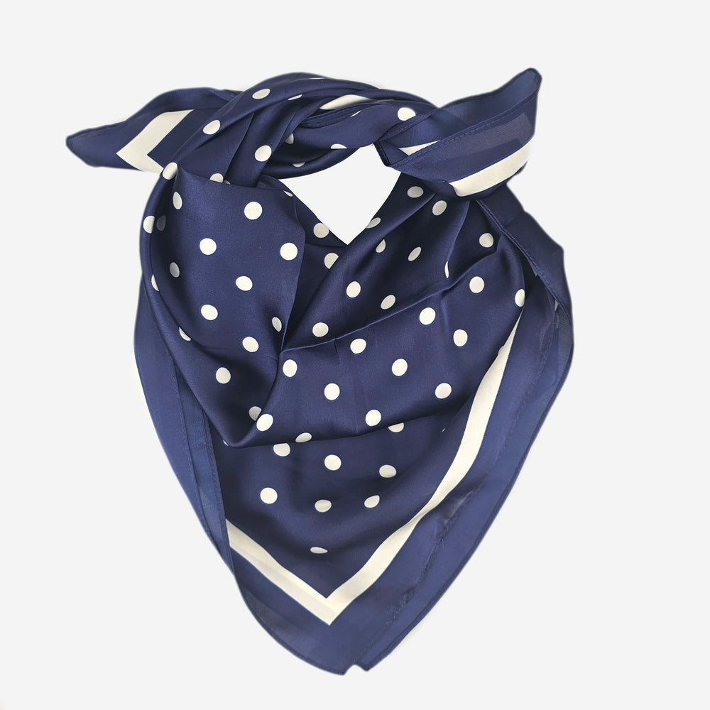 Neliöhuivi pilkullinen