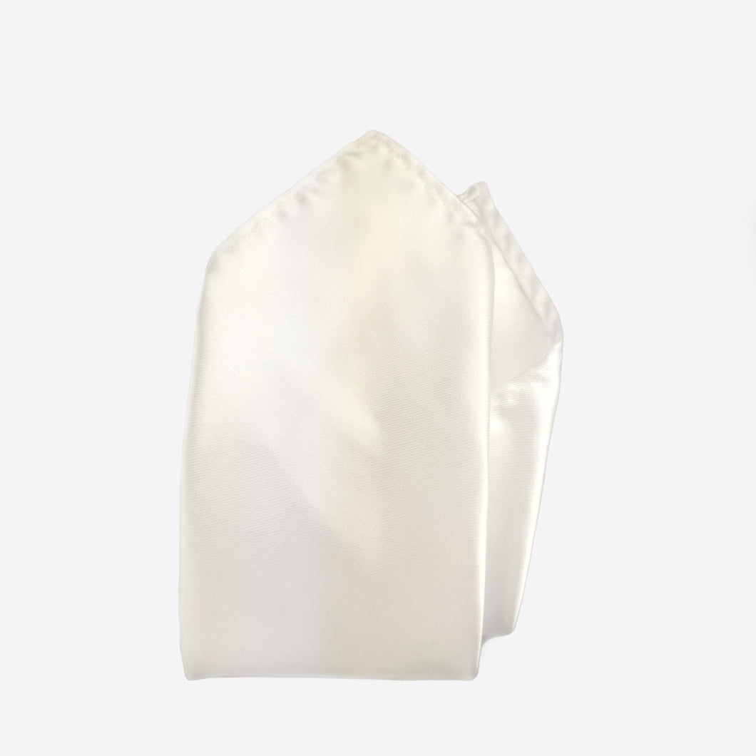 Valkoinen viikattu taskuliina, kiiltävä