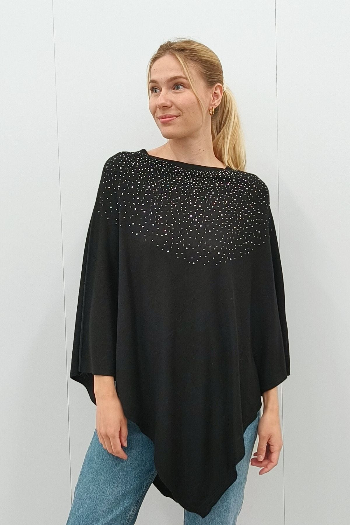 Juolas strassiponcho