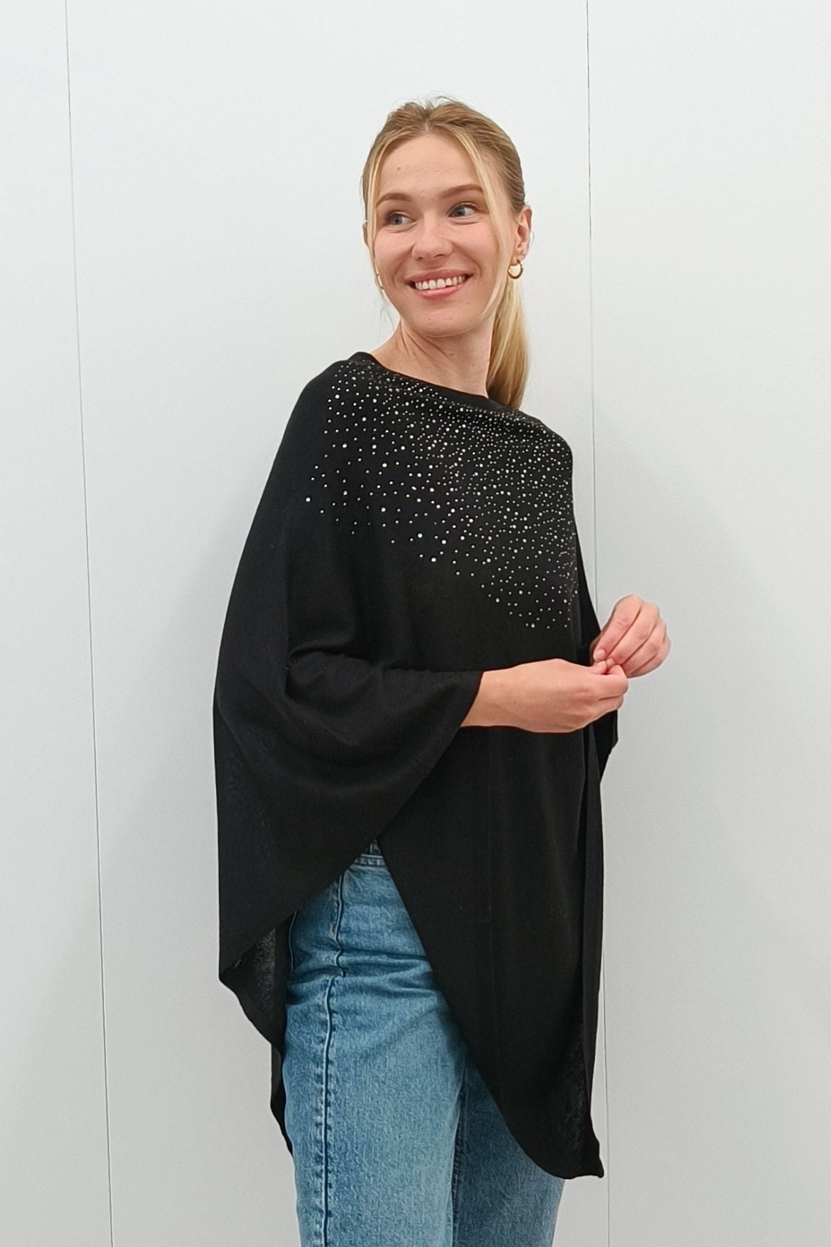 Juolas strassiponcho