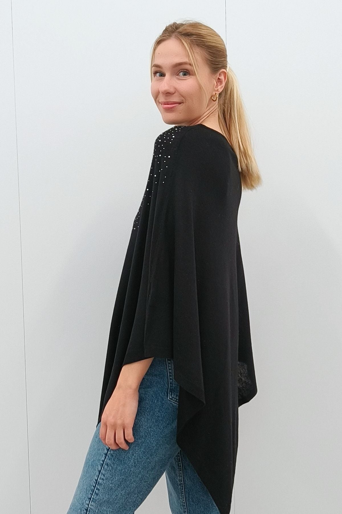Juolas strassiponcho