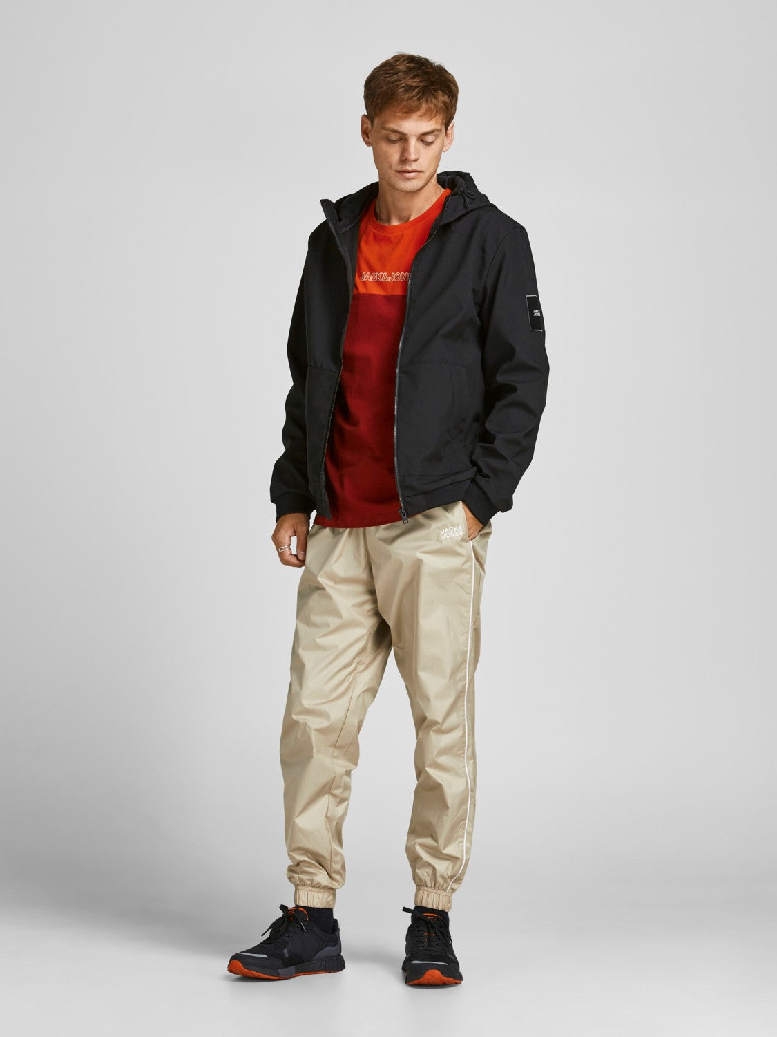 Jack&Jones välikausitakki hupulla