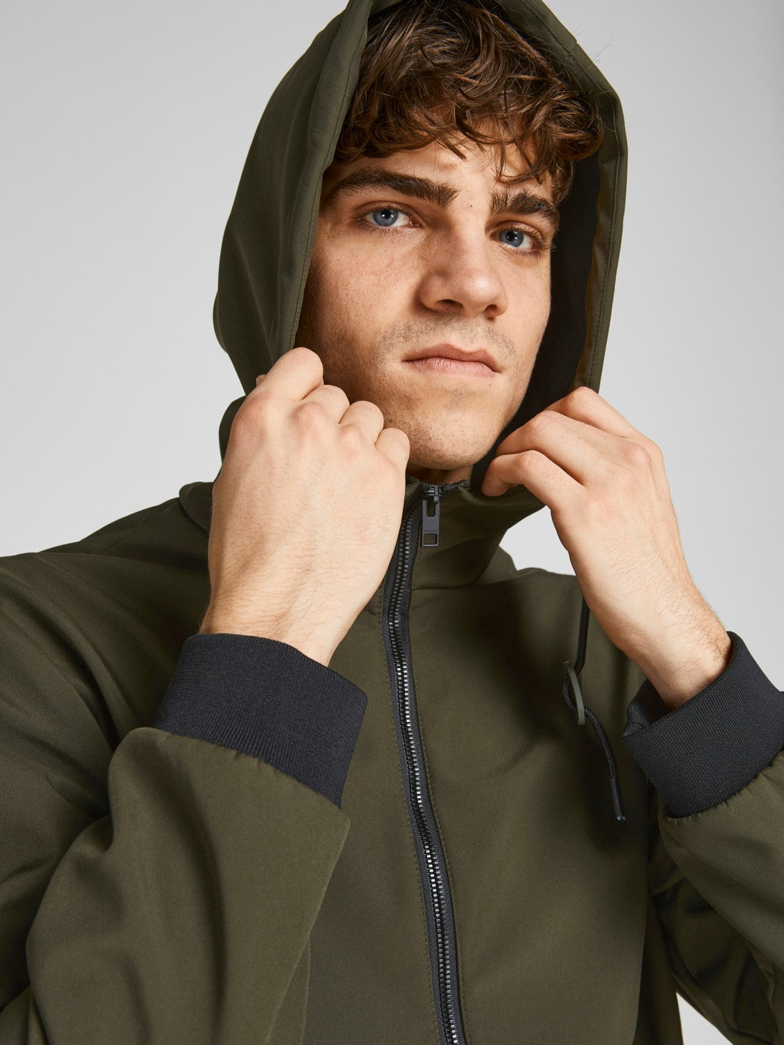 Jack&Jones välikausitakki hupulla