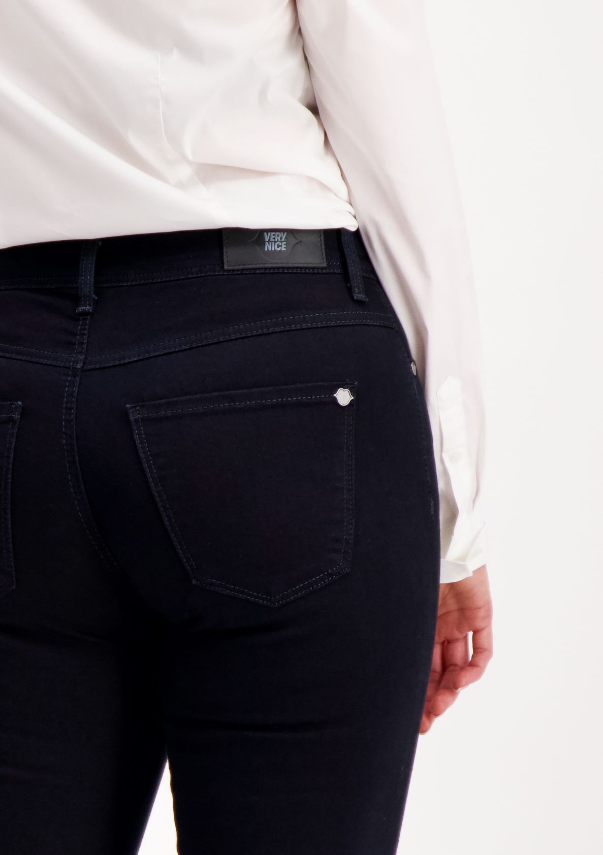 Very Nice Pirre Straight tummansininen